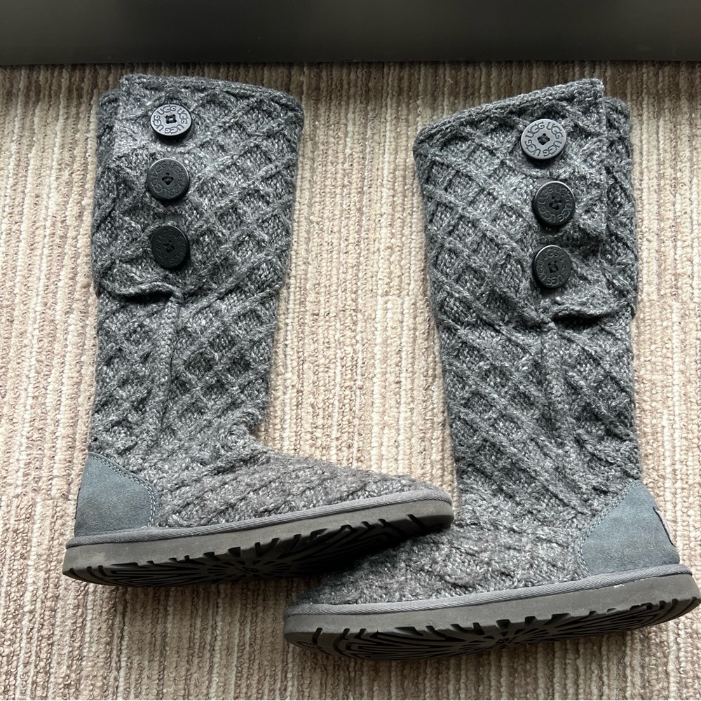 UGG Boots, Classic gray lattice knit, Size 6